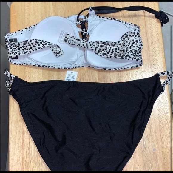 Bikini - Picture 2 of 2